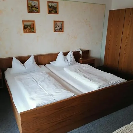 Zur Post Hotel *